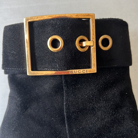 Gucci black suede ankle boots with gold buckle - Picture 4 of 10